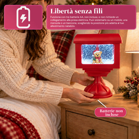 Dekorační vánoční lucerna ve tvaru poštovní schránky se sněhovým efektem, LED světly a hudbou, 2 varianty: Santa Claus nebo medvídek, výška 41 cm, napájení bateriemi
