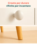 Dettagli del comodino in bambù bianco, maniglia rotonda elegante e gambe in legno naturale, creato per durare nel tempo