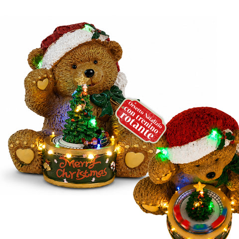 Svítící vánoční medvídek s otáčejícím se vláčkem a hracím strojkem, Teddy XMAS Bear Station, vánoční LED dekorace z polyresinu 20,5 cm
