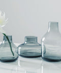 immagine-3-atmosphera-createur-dinterieur-vaso-piatto-fondo-circolare-line-in-vetro-grigio-h24cm-ean-3560231554637